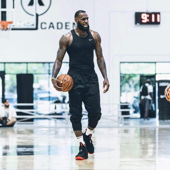 在更衣室层 在更衣室层