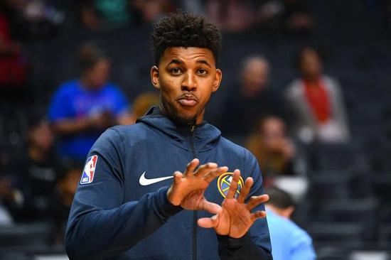 在禁区内的 在禁区内的